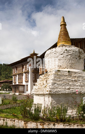 Il Bhutan, Bumthang Valley, Kurjey Lhakang, monastero, chorten in cortile Foto Stock