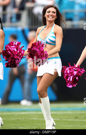 Ottobre 13, 2009 - Charlotte, North Carolina, Stati Uniti - 11 Ottobre 2009: Il Carolina Panther cheerleaders, il Top Cats. Il Carolina Panthers sconfitto Washington Redskins 20-17 presso la Bank of America Stadium di Charlotte, North Carolina. (Credito Immagine: © Margaret Bowles/Southcreek globale/ZUMApress.com) Foto Stock