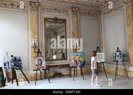 Mostra d'arte, Museo de la Revolución, l'Avana Vecchia (La Habana Vieja), Cuba, il Mare dei Caraibi e America centrale Foto Stock