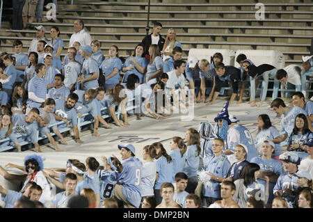 Ottobre 24, 2009 - Chapel Hill, North Carolina, Stati Uniti - 22 Ottobre 2009: Università della Carolina del Nord e tifosi il tifo per i loro team. Stato della Florida Seminoles sconfitto l'Università della North Carolina Tarheels 30-27 a Kenan Stadium di Chapel Hill, North Carolina. (Credito Immagine: © Margaret Bowles/Southcreek globale/ZUMApress.com) Foto Stock