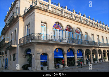 Hotel Santa Isabel, Plaza de Armas, l'Avana Vecchia (La Habana Vieja), Cuba, il Mare dei Caraibi e America centrale Foto Stock