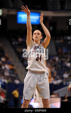 Nov. 09, 2009 - Hartford, Connecticut, Stati Uniti - 8 Novembre 2009: durante il Vanguard vs UConn gioco mostra presso il centro di XL a Hartford, Connecticut. Connecticut sconfitto Vanguard 98-68. (Credito Immagine: © Geoff Bolte/Southcreek globale/ZUMApress.com) Foto Stock