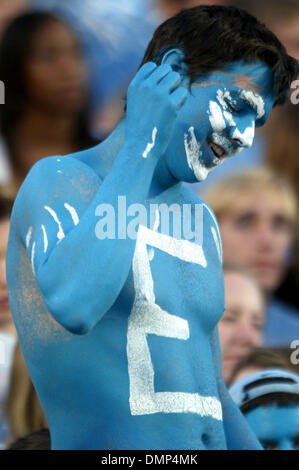 Nov. 12, 2009 - Chapel Hill, North Carolina, Stati Uniti - 7 Novembre 2009: UNC appassionati di godere di una derivazione. L'università di North Carolina Tarheels sconfitto il duca diavoli blu 19-6 a Kenan Stadium di Chapel Hill, North Carolina (credito Immagine: © Margaret Bowles/Southcreek globale/ZUMApress.com) Foto Stock