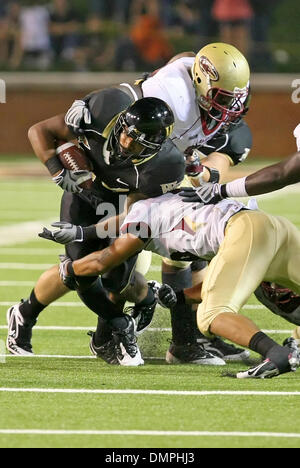 Sett. 19, 2009 - WINSTON SALEM, North Carolina, Stati Uniti - 19 Settembre 2009: Wake Forest running back Willey Dixon (34)durante il gioco con Elon a BB&T Stadium IN WINSTON SALEM NC. Wake sconfitto Elon 35-7. (Credito Immagine: © Jim Dedmon/Southcreek globale/ZUMApress.com) Foto Stock