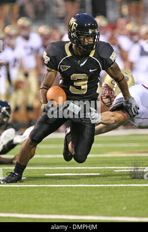 Sett. 19, 2009 - WINSTON SALEM, North Carolina, Stati Uniti - 19 Settembre 2009: Wake Forest ampia ricevitore Devon marrone (3) codifica durante il gioco con Elon a BB&T Stadium IN WINSTON SALEM NC. Wake sconfitto Elon 35-7. (Credito Immagine: © Jim Dedmon/Southcreek globale/ZUMApress.com) Foto Stock