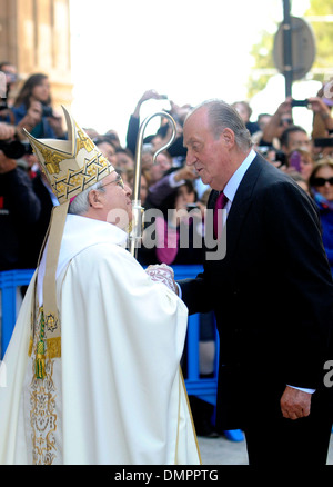 La famiglia reale spagnola nella cattedrale di Palma de Mallorca nella massa di Pasqua in 2012. Foto Stock