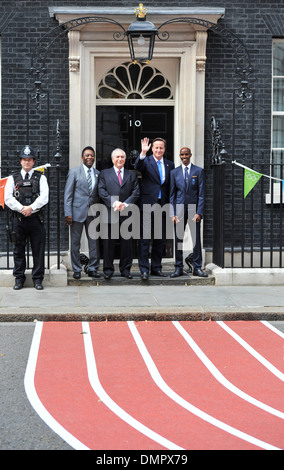 Pele brasiliano Vice Presidente Michel Temer David Cameron e Mo Farah corsa contro la fame photocall tenutosi a Downing Street Foto Stock