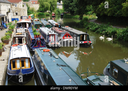 Narrowboats sulla Oxford canal, Oxfordshire, Regno Unito Foto Stock