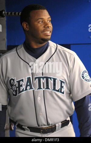 Sett. 27, 2009 - Toronto, Ontario, Canada - 26 Settembre 2009: Seattle Mariners designato hitter Ken Griffey Jr (24) è visto in piroga durante il Blue Jays 5-4 vittoria su i marinai al Rogers Centre di Toronto, ON (credito Immagine: © Adrian Gauthier/Southcreek globale/ZUMApress.com) Foto Stock