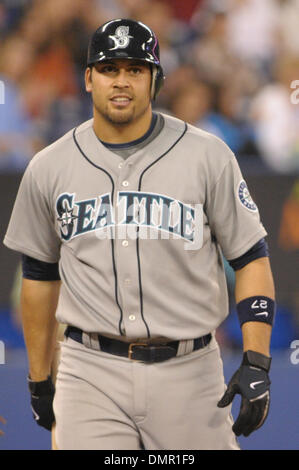 Sett. 27, 2009 - Toronto, Ontario, Canada - 26 Settembre 2009: Seattle Mariners terzo baseman Matt Tuiasosopo (27) si affaccia su durante un at bat del Blue Jays 5-4 vittoria su i marinai al Rogers Centre di Toronto, ON (credito Immagine: © Adrian Gauthier/Southcreek globale/ZUMApress.com) Foto Stock