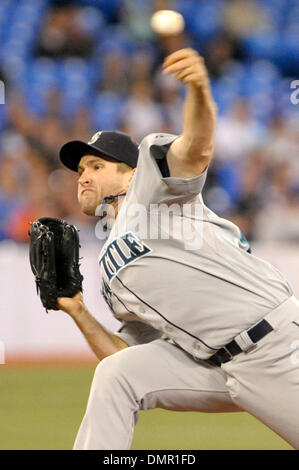 Sett. 27, 2009 - Toronto, Ontario, Canada - 26 Settembre 2009: Seattle Mariners a partire lanciatore Garrett Olson (49) passi durante il Blue Jays 5-4 vittoria su i marinai al Rogers Centre di Toronto, ON (credito Immagine: © Adrian Gauthier/Southcreek globale/ZUMApress.com) Foto Stock