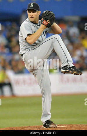 Sett. 27, 2009 - Toronto, Ontario, Canada - 26 Settembre 2009: Seattle Mariners a partire lanciatore Garrett Olson (49) passi durante il Blue Jays 5-4 vittoria su i marinai al Rogers Centre di Toronto, ON (credito Immagine: © Adrian Gauthier/Southcreek globale/ZUMApress.com) Foto Stock