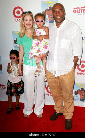 Byron Allen e la moglie Jennifer Lucas e famiglia al 3° Annuale di mio fratello Charlie e per il divertimento di tutta la famiglia Festival tenutosi a Culver Studios Foto Stock