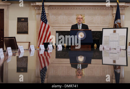 Washington DC, Stati Uniti d'America. Xvi Dec, 2013. Stati Uniti Federal Reserve Chairman Ben Bernanke risolve il U.S. Federal Reserve commemorazione centenaria della Federal Reserve building a Washington DC, capitale degli Stati Uniti, Dic 16, 2013. Credito: Zhang Jun/Xinhua/Alamy Live News Foto Stock