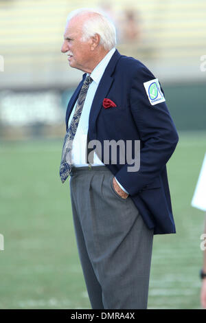 Florida Atlantic head coach Howard Schnellenberger. La Lousiana Monroe Warhawks sconfitto Florida Atlantic gufi 27 -25 a Lockhart Stadium nel Sun Belt Conference assolcatore per entrambe le scuole. (Credito Immagine: © Ben Hicks/Southcreek globale/ZUMApress.com) Foto Stock