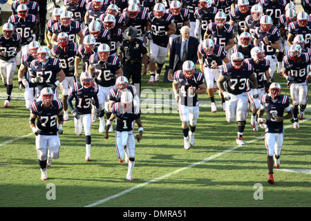 Florida Atlantic prende il campo per la seconda metà. La Lousiana Monroe Warhawks sconfitto Florida Atlantic gufi 27 -25 a Lockhart Stadium nel Sun Belt Conference assolcatore per entrambe le scuole. (Credito Immagine: © Ben Hicks/Southcreek globale/ZUMApress.com) Foto Stock