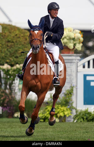 30Agosto: Kachina cavalcato da Louis Jacobs.Sapphire cavalcato da McLain Ward sconfitto Oliver cavalcato da Judy Garofalo Torres in un salto fuori all'FTI Grand Prix al Hampton Classic, Bridgehampton,NY (credito Immagine: © Anthony Gruppuso/Southcreek globale/ZUMApress.com) Foto Stock