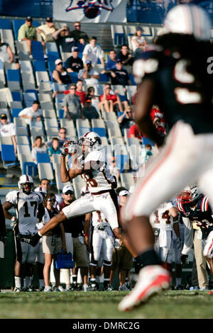 Louisiana-Monroe wide receiver catture un pass. La Lousiana Monroe Warhawks sconfitto Florida Atlantic gufi 27 -25 a Lockhart Stadium nel Sun Belt Conference assolcatore per entrambe le scuole. (Credito Immagine: © Ben Hicks/Southcreek globale/ZUMApress.com) Foto Stock