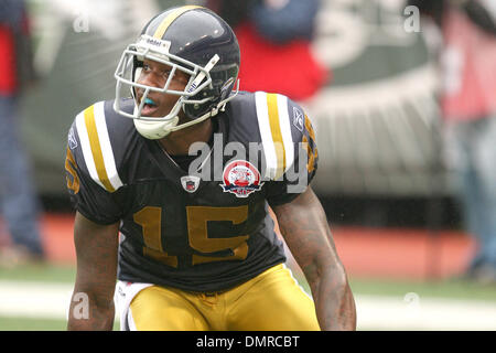 27 Settembre 2009: New York getti #15 wide receiver Wallase Wright. Il New York getti sconfitto il Tennessee Titans 24-17 al Giants Stadium di Rutherford, New Jersey. In onore di AFL Legacy il weekend New York getti indossavano i loro New York Titans uniformi e Tennessee Titans indossavano la vecchia Houston lubrificatori uniforme. (Credito Immagine: © Anthony Gruppuso/Southcreek Global Foto Stock