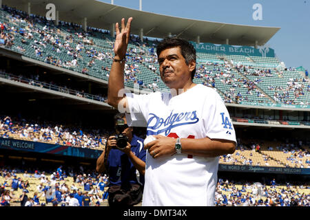 Il comico/attore George Lopez è introdotto per la folla prima dell'inizio dei pirati vs Dodgers gioco su settembre 16th. (Credito Immagine: © Tony Leon/Southcreek globale/ZUMApress.com) Foto Stock