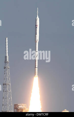 La NASA ha lanciato la Ares 1-X a razzo dalla piazzola di lancio 39B al Kennedy Space Center. (Credito Immagine: © Don Montague/Southcreek globale/ZUMApress.com) Foto Stock