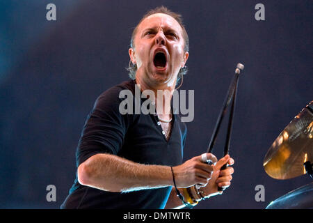 15 ottobre 2009: Metallica drummer Lars Ulrich esegue sul palco durante i Metallica World Magnetic Tour al dall'Arena Quicken Loans in Cleveland, Ohio. (Credito Immagine: © Frank Jansky/Southcreek globale/ZUMApress.com) Foto Stock