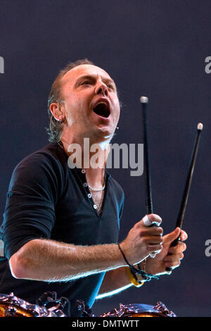 15 ottobre 2009: Metallica drummer Lars Ulrich esegue sul palco durante i Metallica World Magnetic Tour al dall'Arena Quicken Loans in Cleveland, Ohio. (Credito Immagine: © Frank Jansky/Southcreek globale/ZUMApress.com) Foto Stock