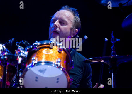 15 ottobre 2009: Metallica drummer Lars Ulrich esegue sul palco durante i Metallica World Magnetic Tour al dall'Arena Quicken Loans in Cleveland, Ohio. (Credito Immagine: © Frank Jansky/Southcreek globale/ZUMApress.com) Foto Stock