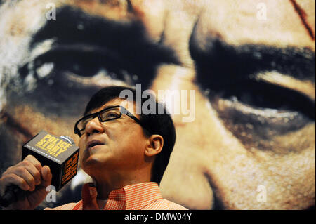 Singapore. Xvii Dec, 2013. Attore Jackie Chan assiste la conferenza stampa del film 'Polizia storia 2013" presso il Marina Bay Sands ArtScience Museum di Singapore su dicembre 17, 2013. Filmato "Storia di polizia 2013' premiered in Singapore su Martedì. Credito: Quindi Chih Wey/Xinhua/Alamy Live News Foto Stock