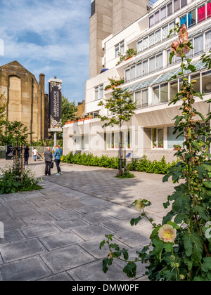 Appartamenti al centro di Brunswick, grado ll elencati residenziale e centro shopping nel quartiere di Bloomsbury, Londra Foto Stock