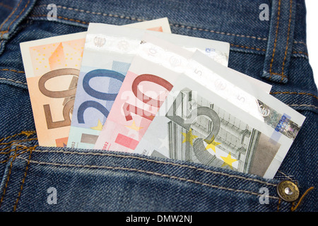 Le banconote in euro in jeans blu tasca posteriore Foto Stock