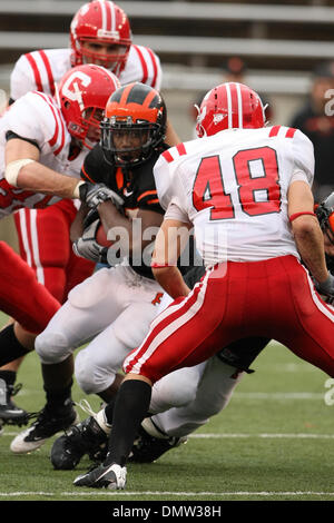 Ottobre 31, 2009 - Princeton, New Jersey, Stati Uniti - 31 ottobre 2009; Princeton, New Jersey: Princeton cornerback Meko McCray #29 in azione di gioco durante la prima metà del gioco del NCAA Football gioco tra il Cornell Big Red e il Princeton Tigers giocato al campo di poteri a Princeton Stadium di Princeton, New Jersey. Princeton sconfitto Cornell 17,13..Mandatory Credit: Alan Maglaque Foto Stock