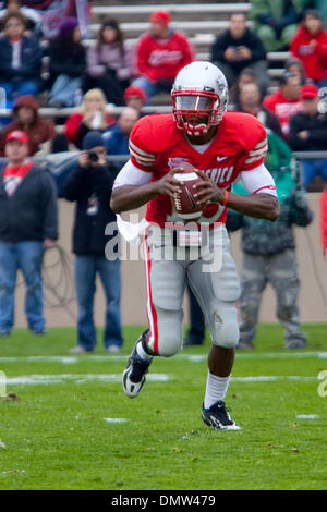 Università del Nuovo Messico Quarterback Donovan Porterie (15) cerca il suo uomo. L'Università del New Mexico è stato sconfitto da BYU 19-24 all'Università Football Stadium di Albuquerque, Nuovo Messico. (Credito Immagine: © lunga Nuygen/Southcreek globale/ZUMApress.com) Foto Stock