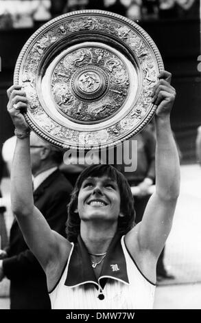 7 luglio 1978 - Londra, Inghilterra, Regno Unito - La stella del tennis Martina Navratilova vince il Signore sceglie il titolo a Wimbledon battendo Chris Evert. (Credito Immagine: © Keystone Pictures USA/ZUMAPRESS.com) Foto Stock