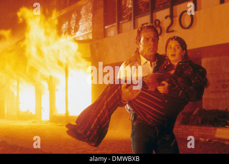 Vulcano 1997 XX Century Fox Film con Tommy Lee Jones Foto Stock