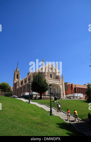 Chiesa di San Jeronimo el Real, vicino al Museo del Prado e il Museo del Prado, Madrid, Spagna Foto Stock