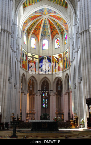 Chiesa di Santa Maria la Real de La Almudena, Madrid, Spagna Foto Stock