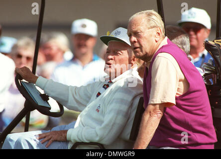 Feb 13, 1991; San Diego, CA, Stati Uniti d'America; Ex U.S. Presidente GERALD FORD (b. Luglio 14, 1913 in Omaha, in Nebraska e morì il 26 dicembre 2006 Rancho Mirage, CA) che divenne presidente nel 1974 dopo le dimissioni di Richard Nixon. La nazione 38th Presidente è stato il più antico sopravvissuto ex presidente e unico a tenere Ufficio senza essere eletto a. Anche l'elemento alst del Warren Foto Stock