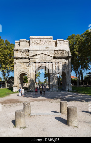 L'antico Arco di Trionfo, in una bella giornata di sole, Orange, Francia, Europa. Foto Stock