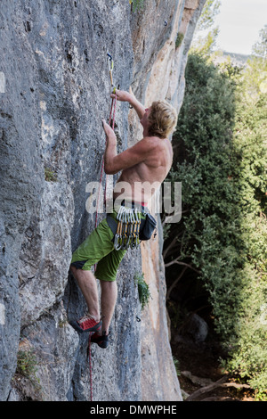 Sport Arrampicata su roccia, a Vallada, Costa Blanca, Spagna, Europa. Foto Stock