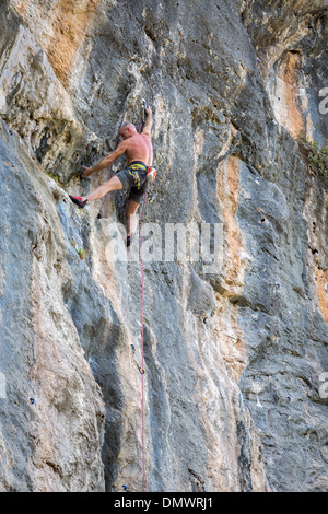 Sport Arrampicata su roccia, a Vallada, Costa Blanca, Spagna, Europa. Foto Stock