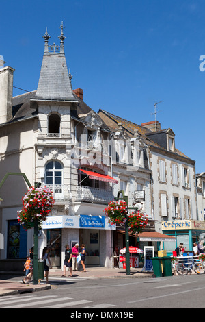 La Baule Escoublac, a cui viene comunemente fatto riferimento come La Baule, strada in vista del porto. Francia Foto Stock