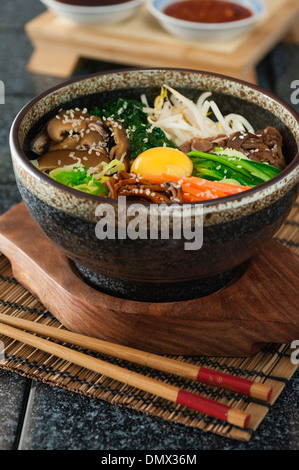 Bibimbap coreano di riso e verdure miste piatto alimentare della Corea Foto Stock