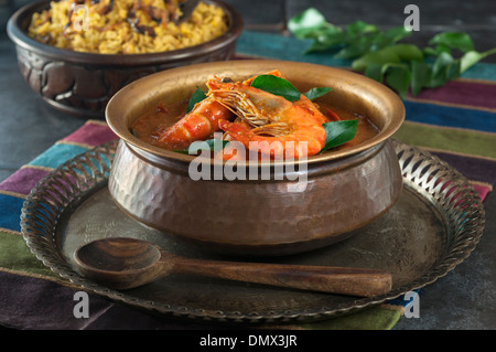 Gamberi Gamberi Patia Pathia. Parsee curry di pesce. India cibo. Foto Stock