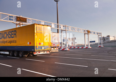 Calais ferry terminal nel nord della Francia. Foto Stock