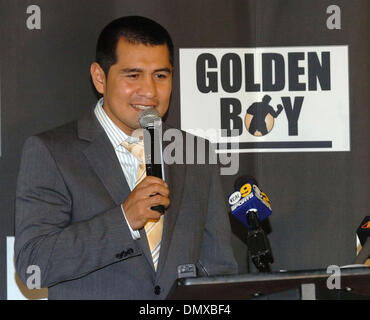 Jan 26, 2006; Los Angeles, CA, Stati Uniti d'America; 3 tempo mondo campione del peso piuma MARCO ANTONIO BARRERA (61-4 42 KO) assiste il Los Angeles conferenza stampa per il suo prossimo IBF World Championship leggero bout contro Gesù Chavez (42-3 28KO) il 25 marzo al MGM Grand in Las Vegas NV. Credito: Foto di Rob DeLorenzo/ZUMA premere. (©) Copyright 2006 by Rob DeLorenzo Foto Stock