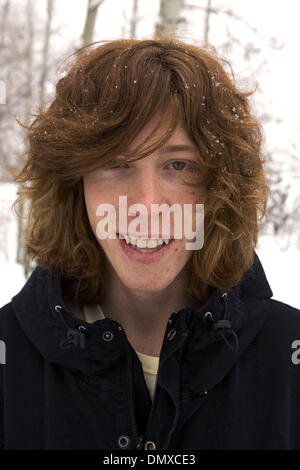 Jan 26, 2006; Aspen, CO, Stati Uniti d'America; Shaun White, 19, di Carlsbad, CA, compete in inverno X-Games di Aspen, CO. WHITE ha vinto una medaglia d'oro nella halfpipe e slopestyle. WHITE rappresenteranno gli Stati Uniti nell'Olympic halfpipe concorrenza. Credito: Foto di K.C. Alfred/San Diego raccordo T/ZUMA premere. (©) Copyright 2006 da San Diego raccordo T Foto Stock