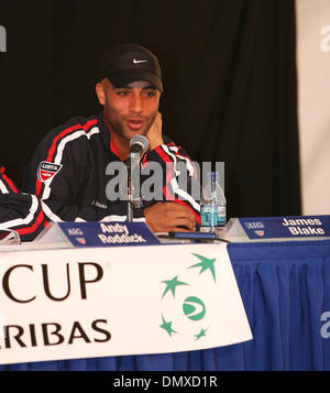 Feb 07, 2006; La Jolla, CA, Stati Uniti d'America; James BLAKE al Pre-Draw conferenze stampa a La Jolla Beach e Tennis Club. Stati Uniti svolgeranno la Romania nella Coppa Davis la concorrenza. Credito: foto da John Hardick/ZUMA premere. (©) Copyright 2006 da John Hardick Foto Stock