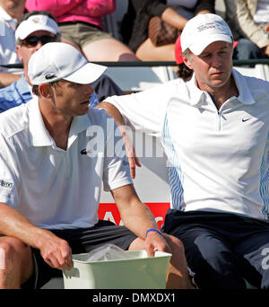 Feb 10, 2006; La Jolla, CA, Stati Uniti d'America; Andy RODDICK prima di ammalarsi al 2006 Coppa Davis a La Jolla Beach e Tennis Club a La Jolla, California. Credito: foto da John Hardick/ZUMA premere. (©) Copyright 2006 da John Hardick Foto Stock