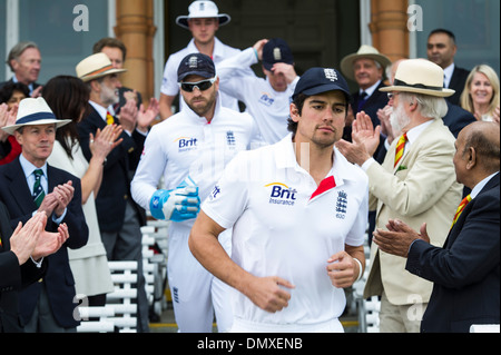 Alastair Cook riprese per BSKYB annuncio, ceneri Promotiona inserzione di BSKYB girato al Lords sul 20/05/2013 Foto Stock